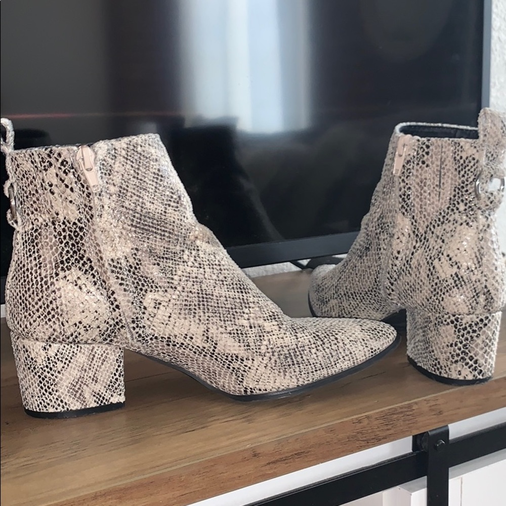 booties - Picture 3 of 3